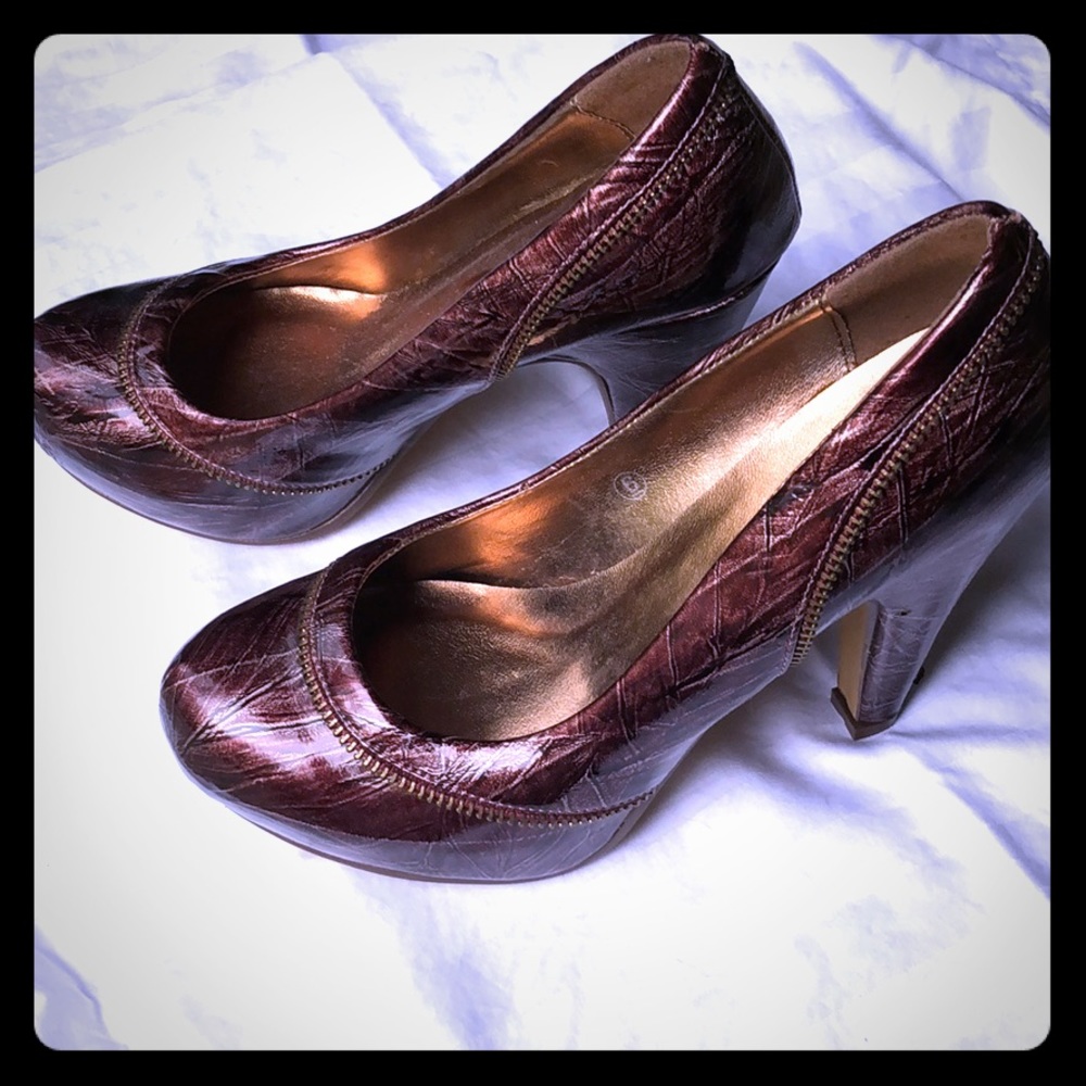 Miss Me Burgundy/brown leather heel size 6